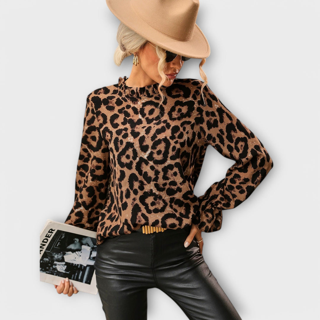 Joana - Blusa leopardo com gola plissada