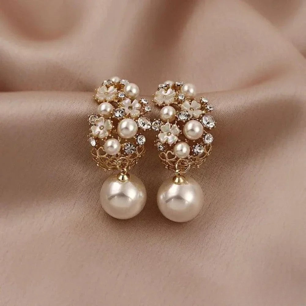 Brincos Elegantes com Pérolas de Flor