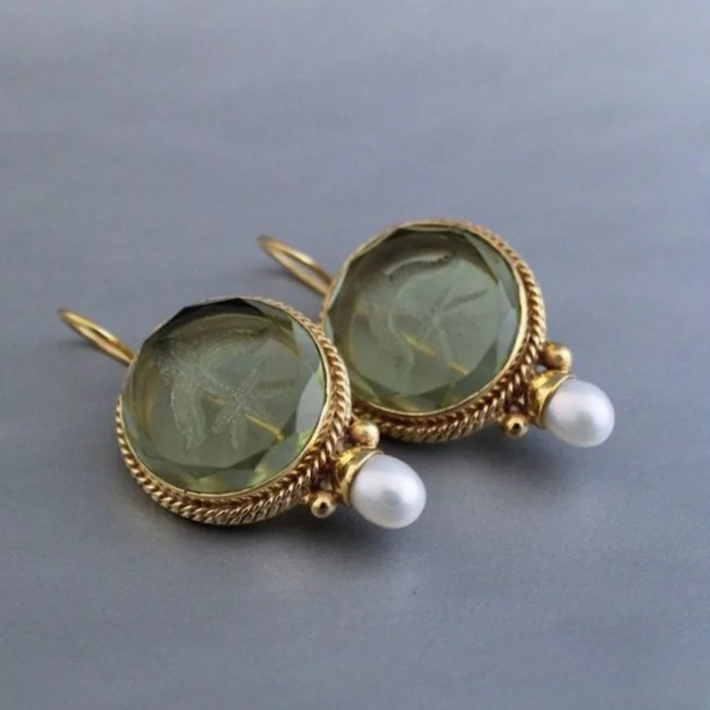 Brincos Vintage Redondos com Pedra Verde