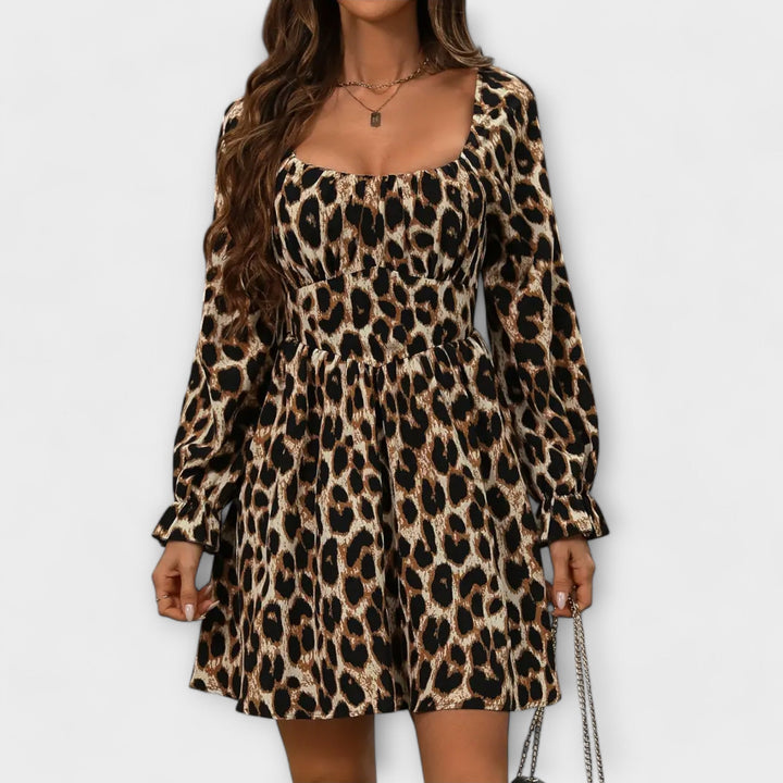 Vestido encantador com estampado de leopardo