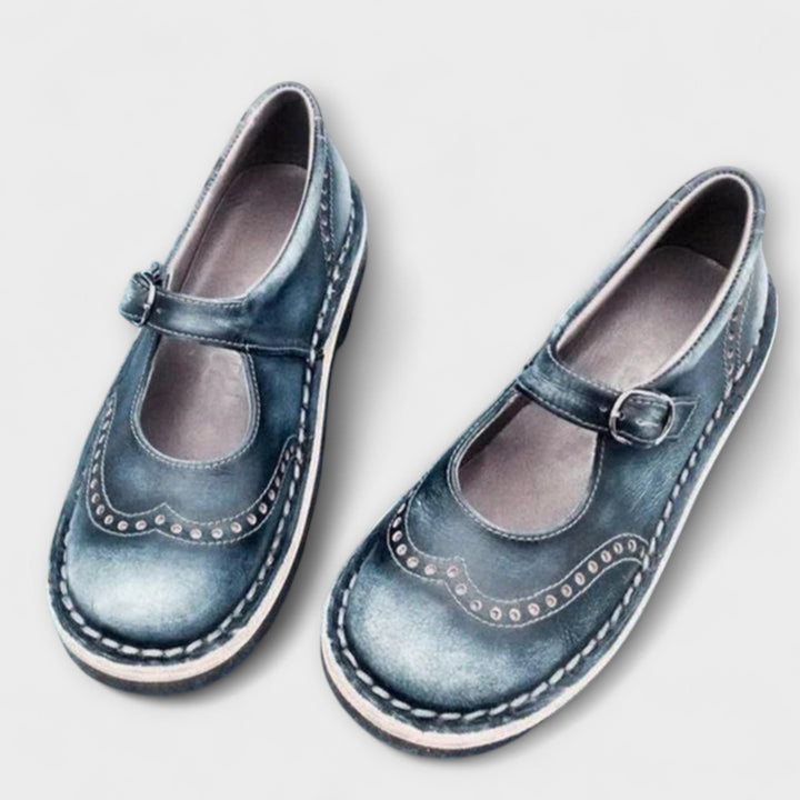 Sapatos Clássicos com Fivela e Cinta