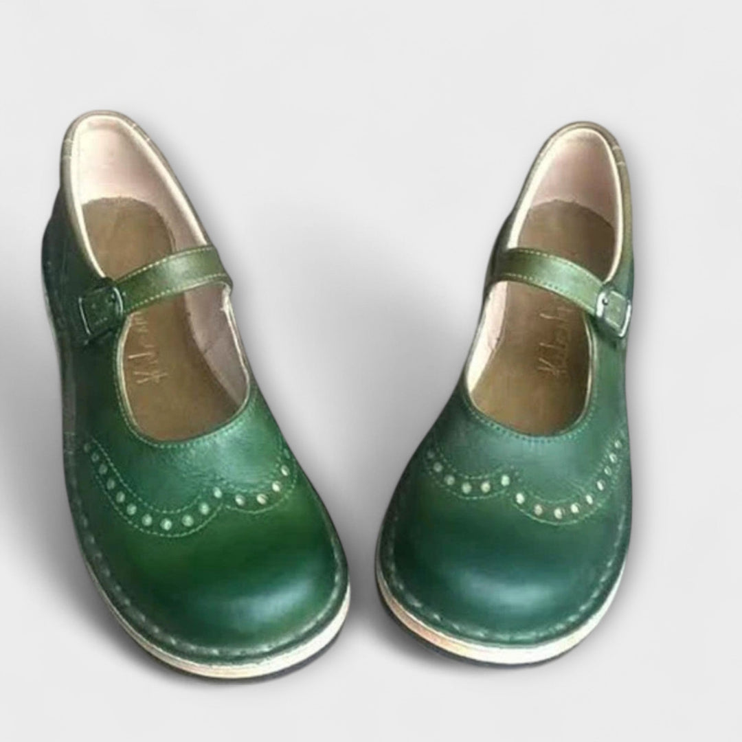 Sapatos Clássicos com Fivela e Cinta