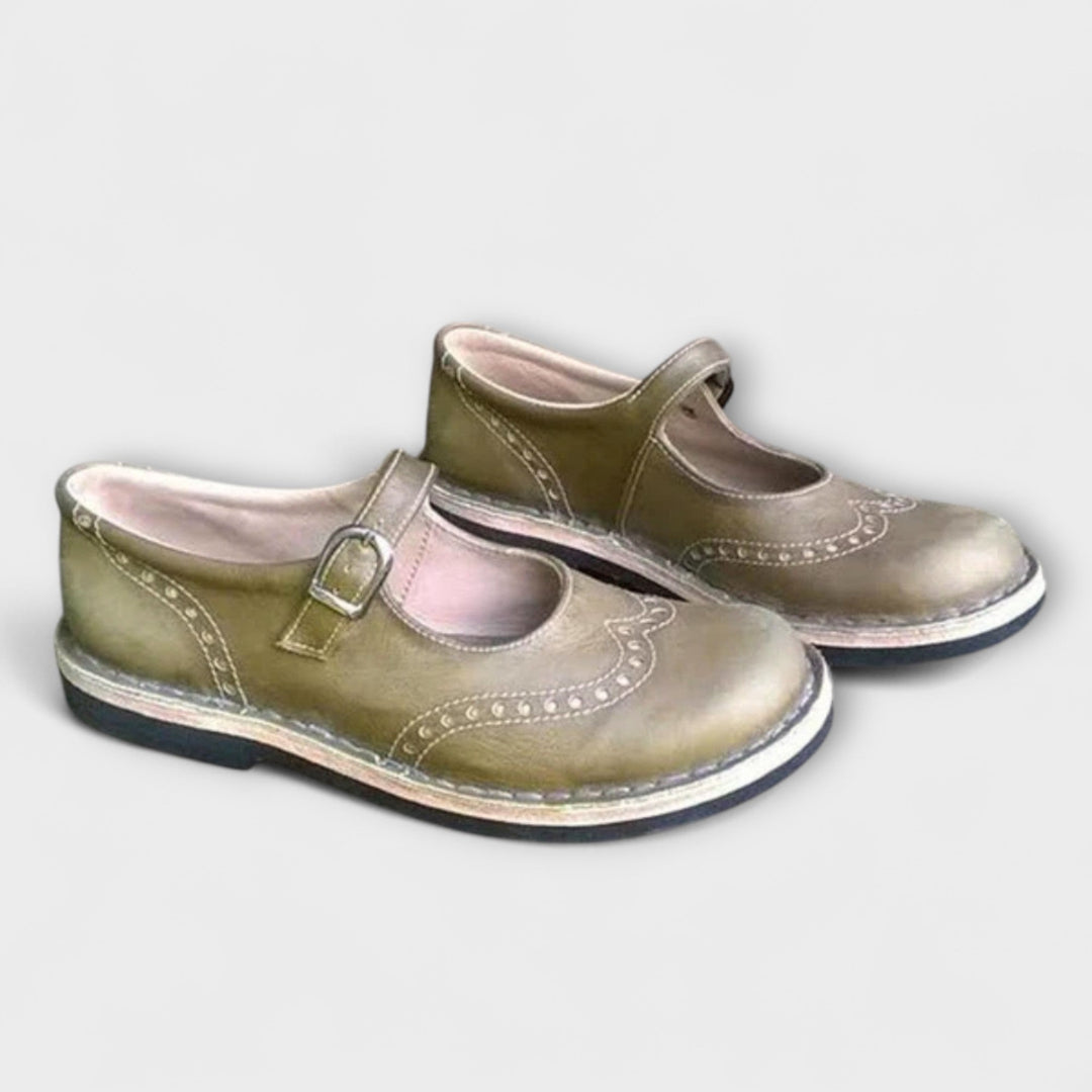 Sapatos Clássicos com Fivela e Cinta