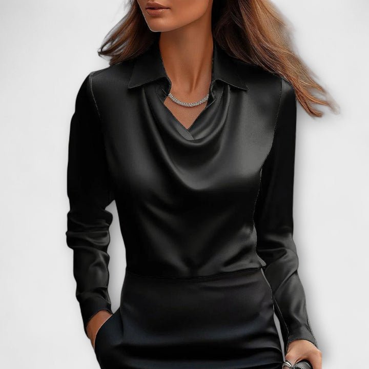 Blusa brilhante com gola franzida