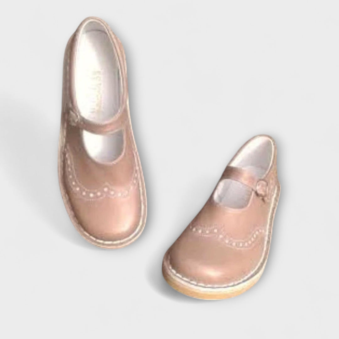 Sapatos Clássicos com Fivela e Cinta