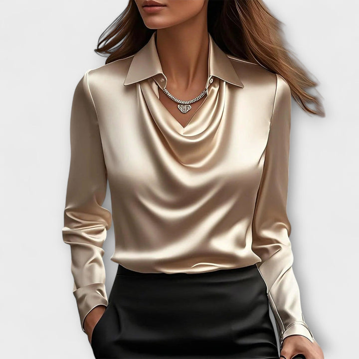 Blusa brilhante com gola franzida