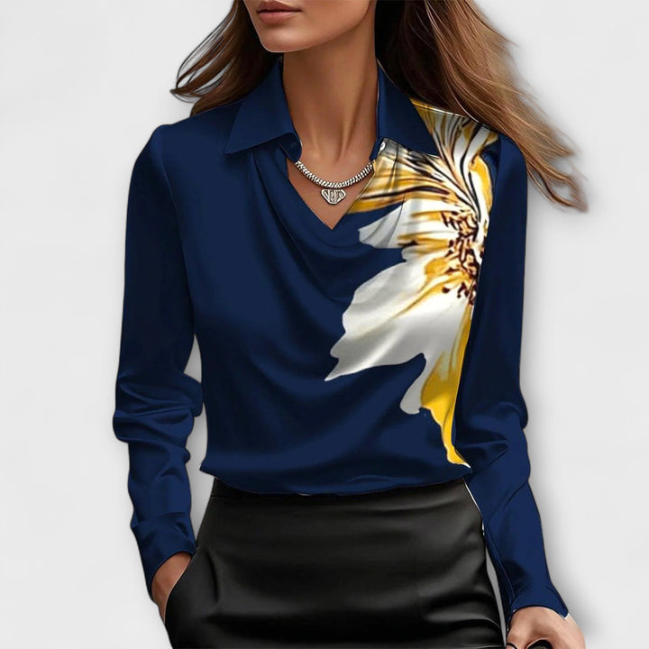 Blusa brilhante com gola franzida