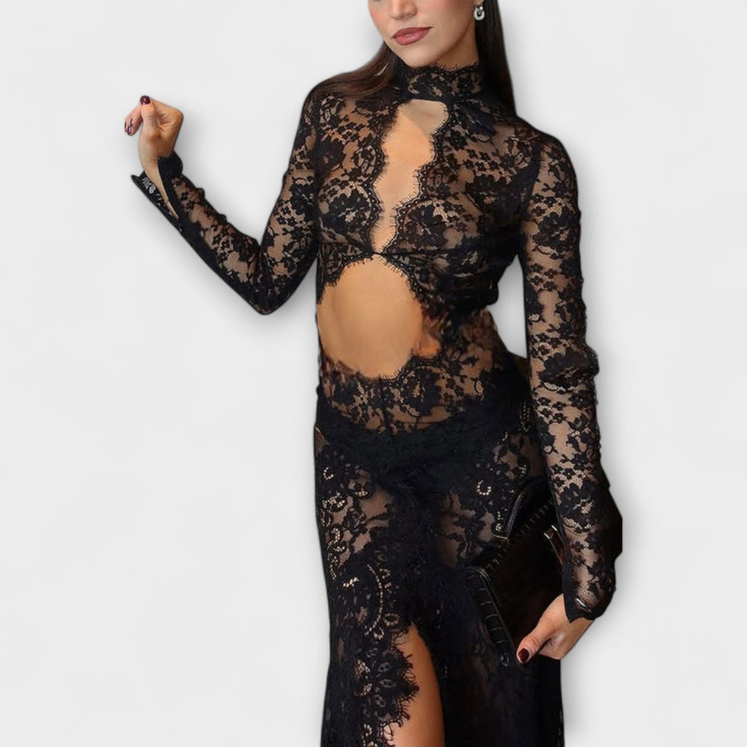 Azalee - Elegância da Meia-Noite Vestido Maxi Transparente com Recortes de Manga Longa