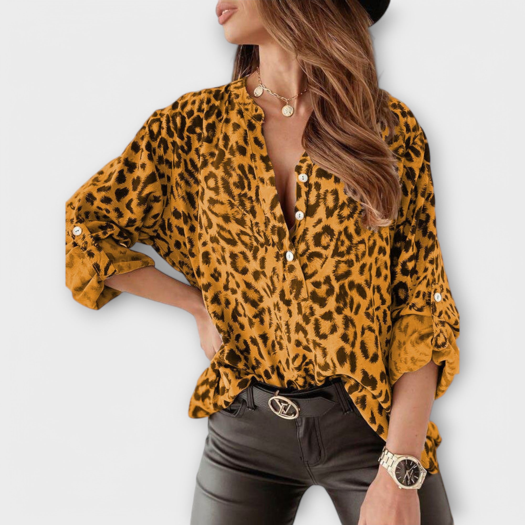 Blusa elegante com padrão de leopardo