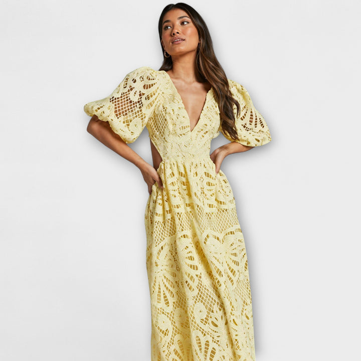 Vestido elegante com detalhes delicados