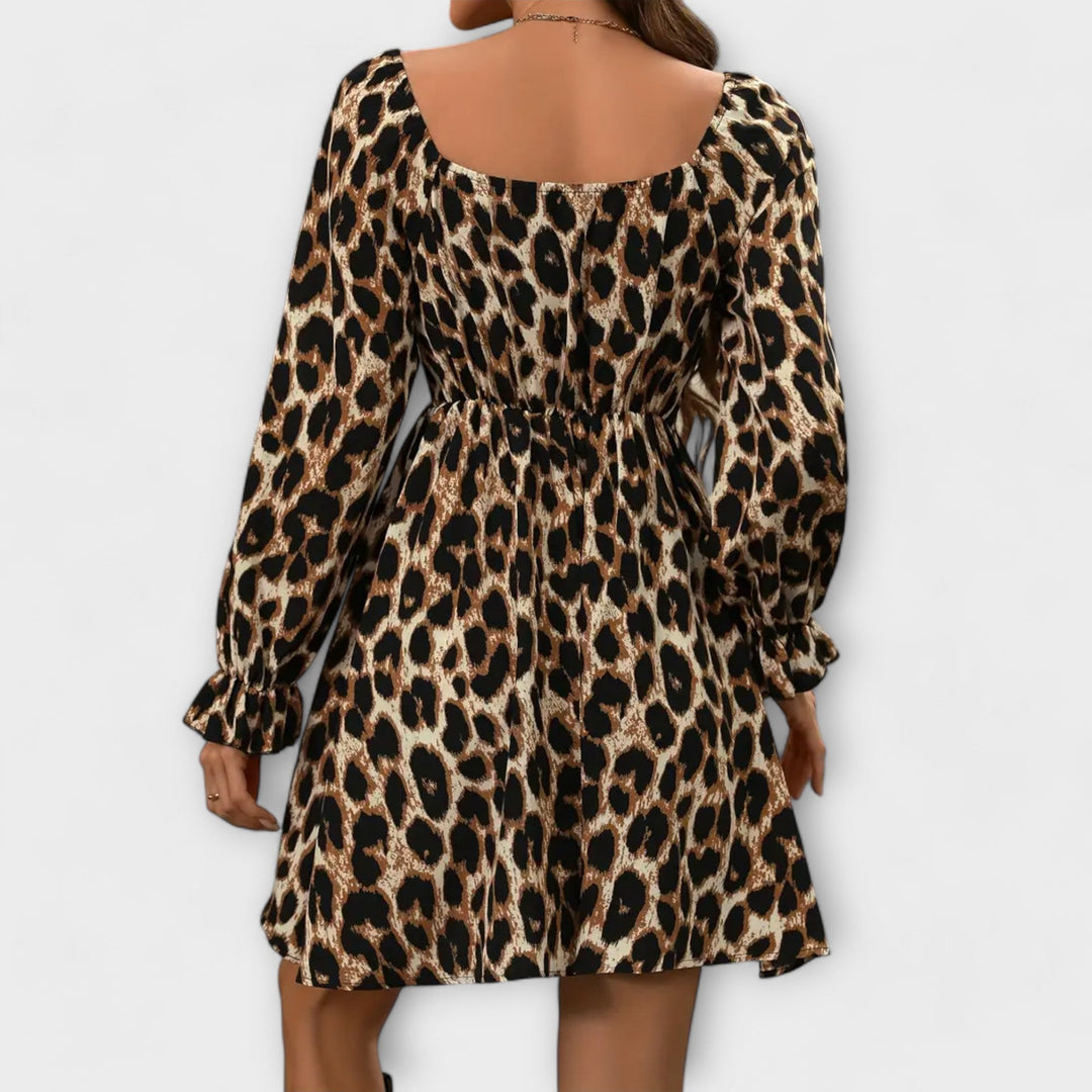 Vestido encantador com estampado de leopardo