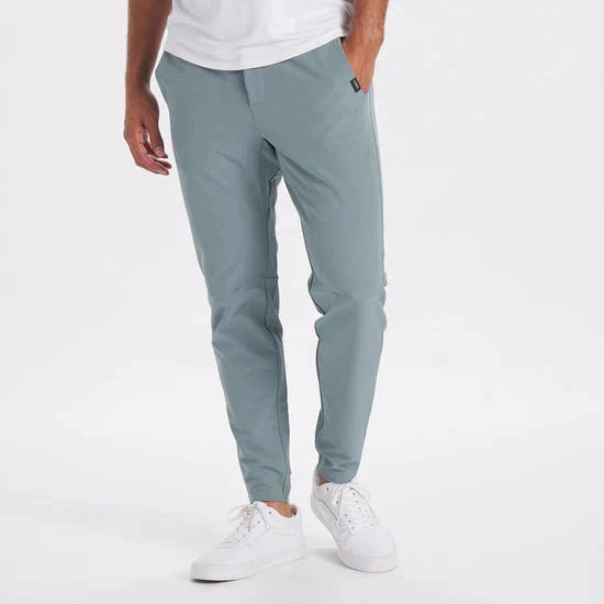 Calças Plus em Tecido Elástico para Máxima Liberdade de Movimento