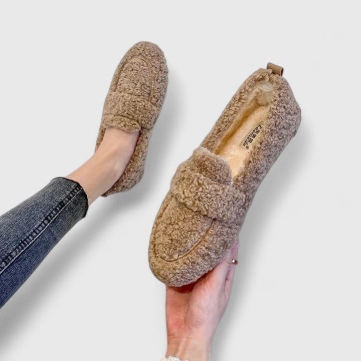 Chinelos Solenne - Elegância em Casa com Conforto Aconchegante