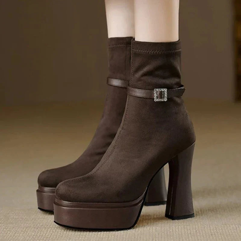 Janete - Botas de plataforma de luxo com conforto e estilo em cada passo